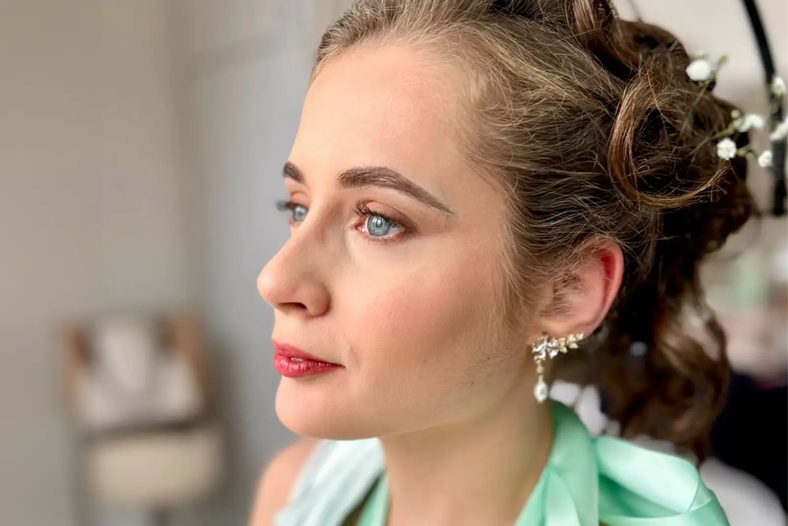 femme blonde au maquillage chez Camyja